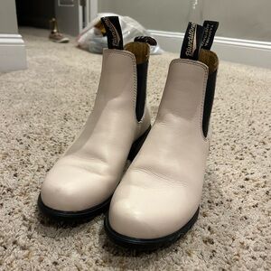 Like new Blundstones!!